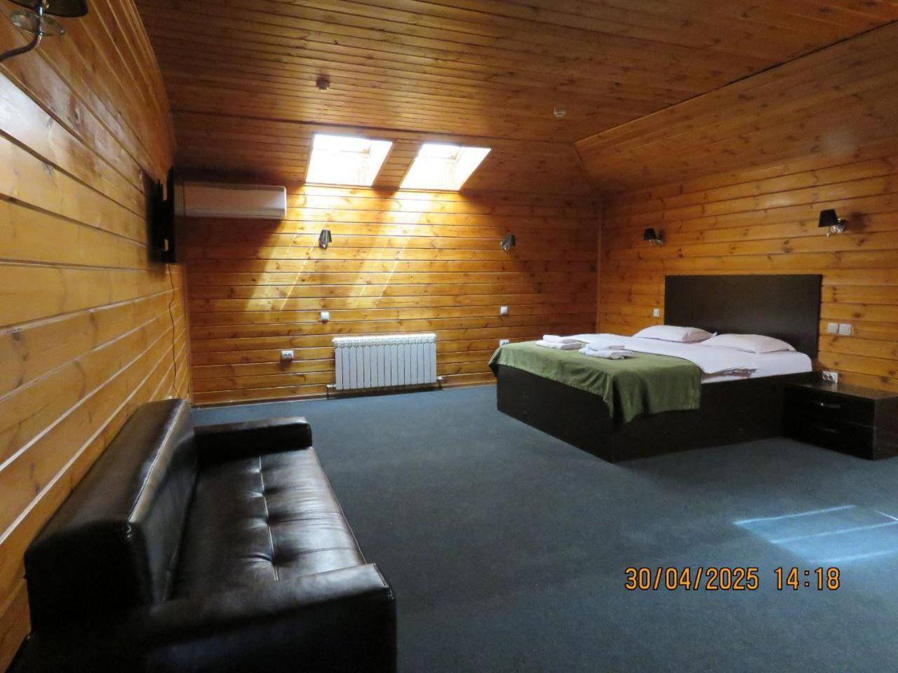 Pride Hotel Taraz Exterior foto