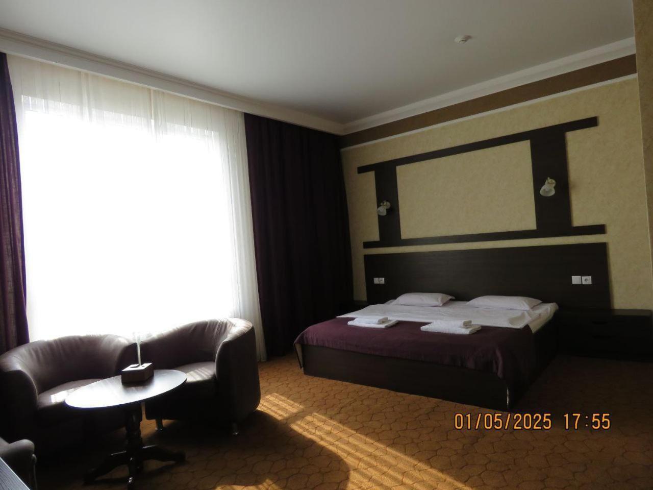 Pride Hotel Taraz Exterior foto