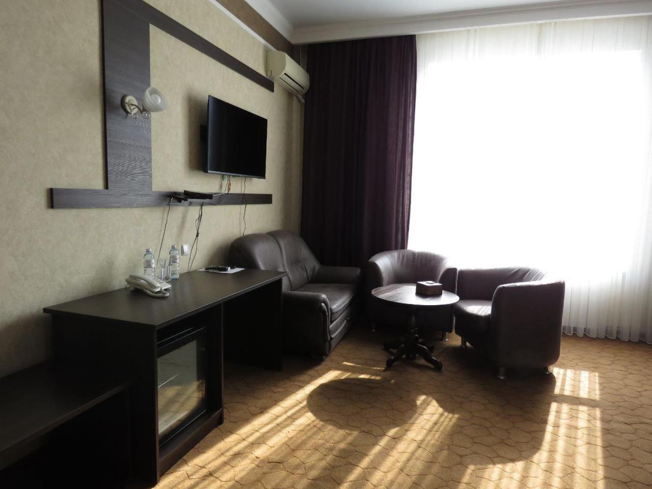Pride Hotel Taraz Exterior foto