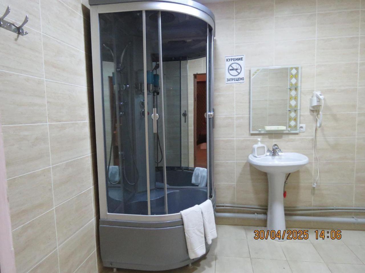 Pride Hotel Taraz Exterior foto