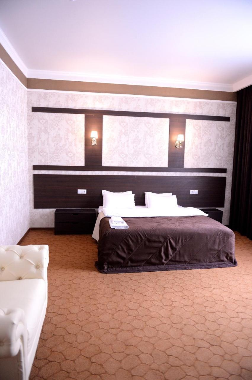 Pride Hotel Taraz Exterior foto